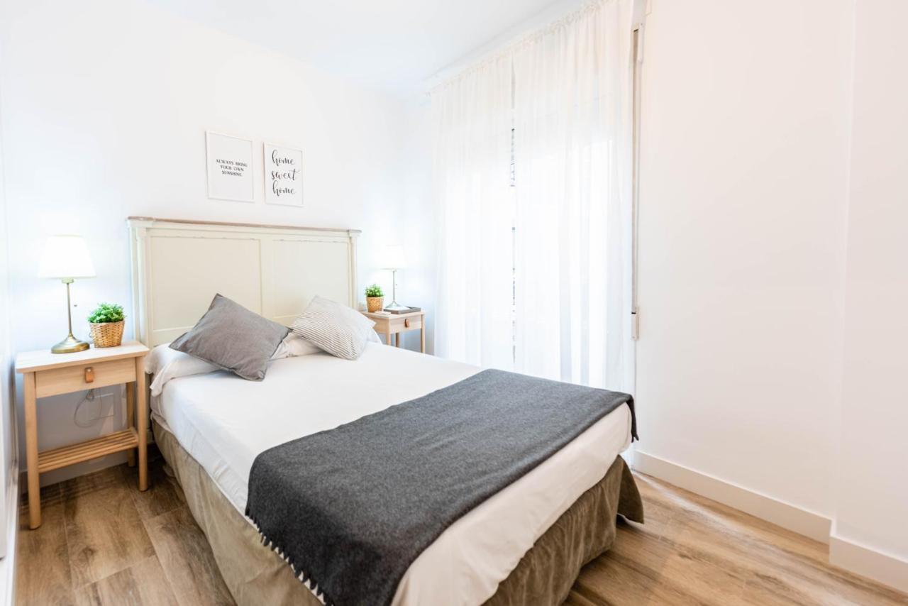 Apartamentos Toboso Plaza Нерха Экстерьер фото A bedroom