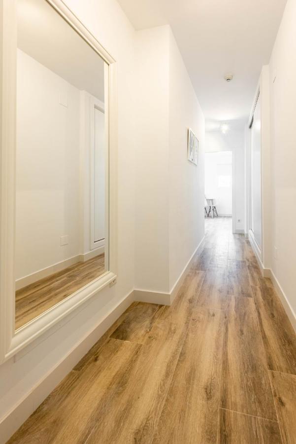 Apartamentos Toboso Plaza Нерха Экстерьер фото A hallway