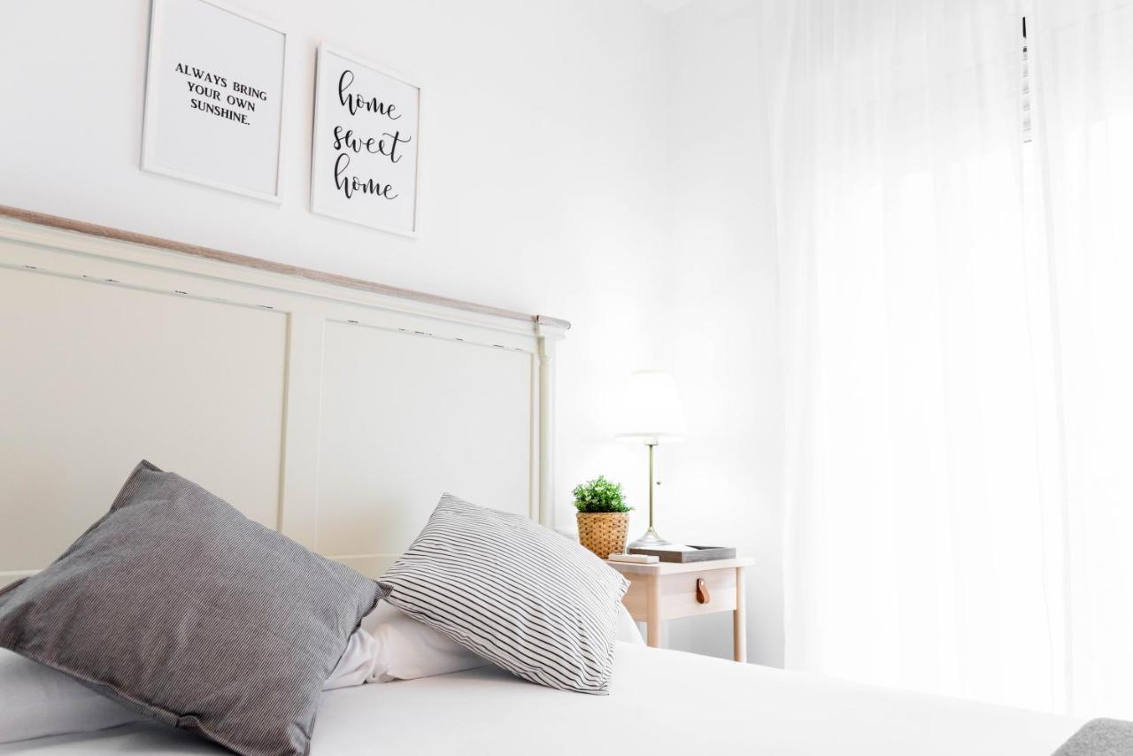 Apartamentos Toboso Plaza Нерха Экстерьер фото A bedroom