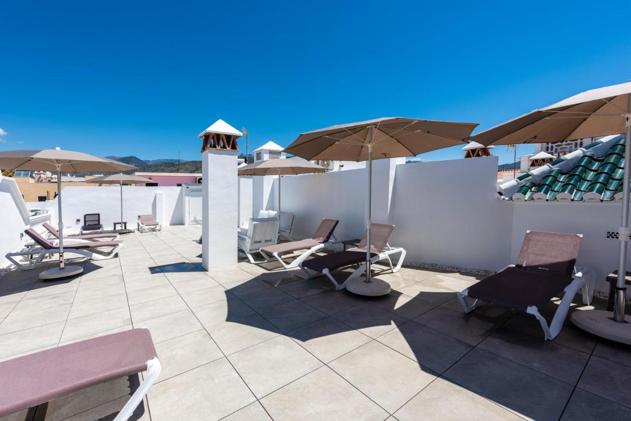 Apartamentos Toboso Plaza Нерха Экстерьер фото Rooftop pool at the Hotel