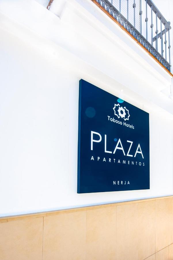 Apartamentos Toboso Plaza Нерха Экстерьер фото Plaza Apartments Nerja